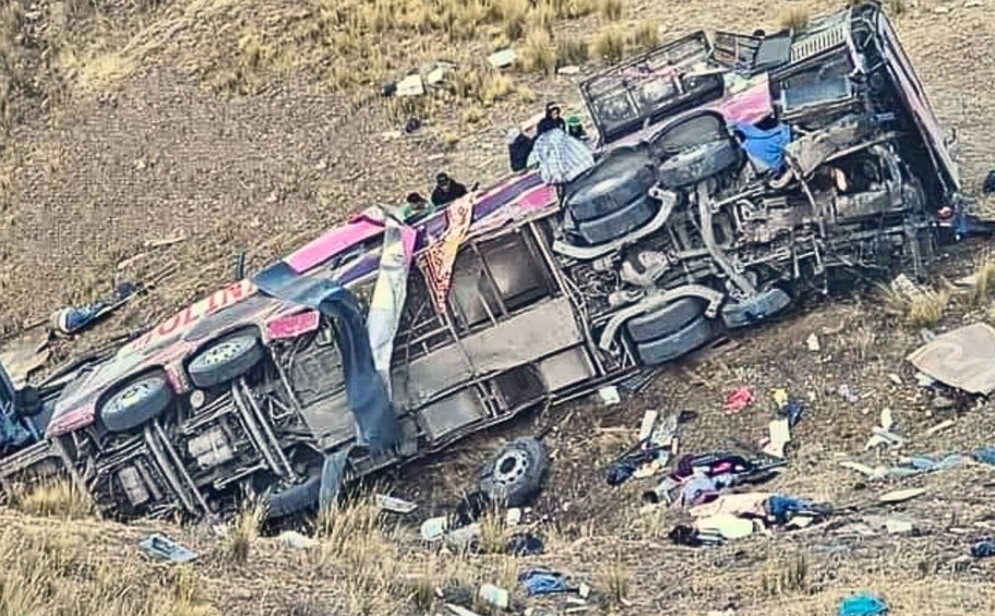 Περού: Τουλάχιστον 26 νεκροί και 14 τραυματίες από πτώση λεωφορείου σε γκρεμό