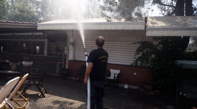 Θεσσαλονίκη: Από έκρηξη μετασχηματιστή εκτιμάται πως ξεκίνησε η φωτιά στον Τρίλοφο που προκάλεσε ζημιές σε δύο σπίτια