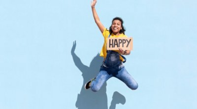 Τι φέρνει την ευτυχία, σύμφωνα με το Χάρβαρντ – 5 πράγματα που μπορείτε να κάνετε με τα χρήματά σας 