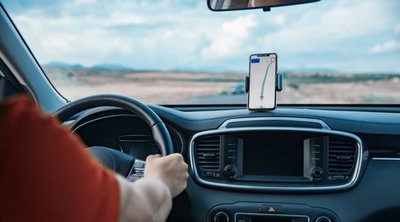 Βάση κινητού αυτοκινήτου: Τι πρέπει να γνωρίζετε - Tips για να μην πέσει ποτέ
