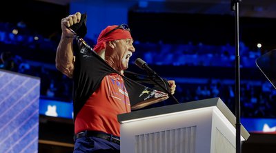 Ηulk Hogan: Έσκισε τη μπλούζα του για χάρη του Ντόναλντ Τραμπ - «Πυροβόλησαν τον ήρωά μου» - ΒΙΝΤΕΟ