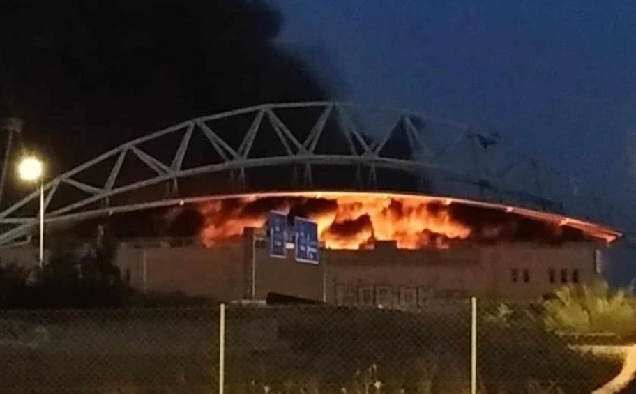 Φάληρο: Πυρκαγιά στο παλιό Ολυμπιακό Κέντρο Beach Volley
