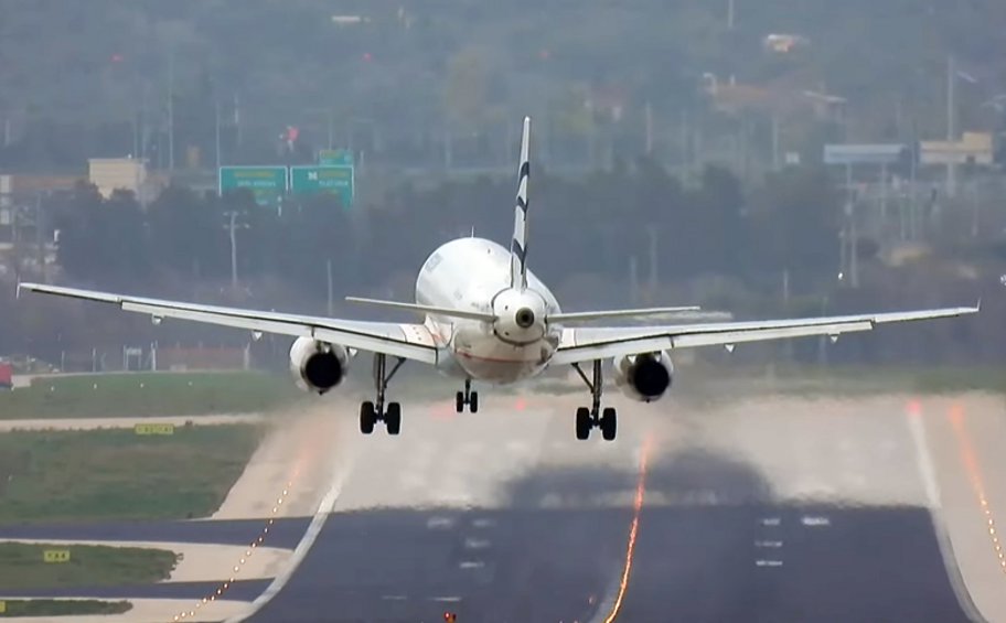 Aναγκαστική προσγείωση αεροσκάφους στο «Ελευθέριος Βενιζέλος» - Σώοι οι επιβάτες 
