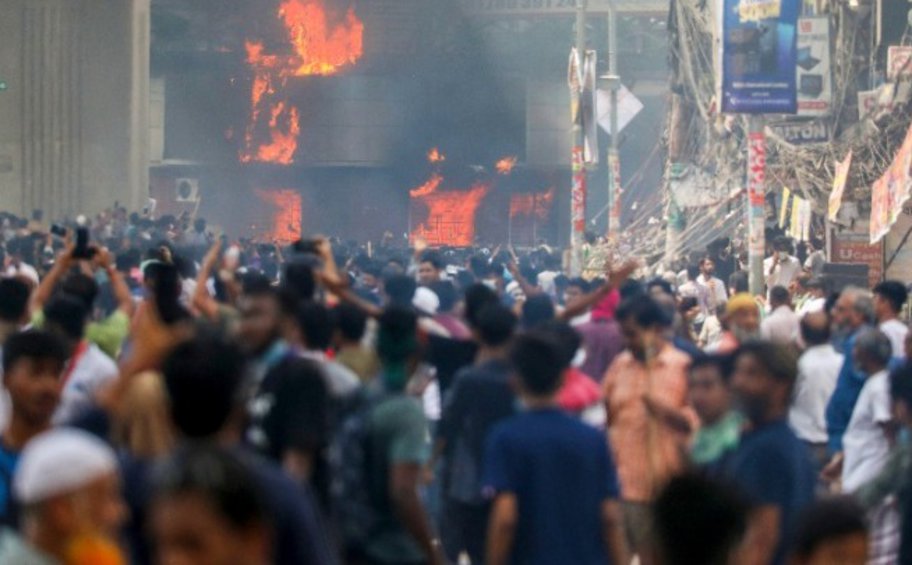 Μπανγκλαντές: Χάος από τις συγκρούσεις αστυνομίας και φοιτητών - Τουλάχιστον 39 νεκροί - ΒΙΝΤΕΟ
