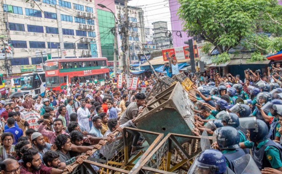 Δυνάμεις του στρατού στους δρόμους του Μπανγκλαντές - Η πρωθυπουργός ματαίωσε τα ταξίδια της στο εξωτερικό