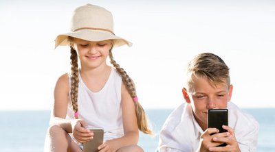 Ποια είναι η σωστή ηλικία για να δώσετε στο παιδί σας ένα smartphone, σύμφωνα με ειδικό