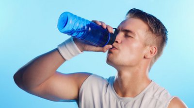 Αφυδάτωση: 7 σημάδια ότι δεν πίνετε αρκετό νερό