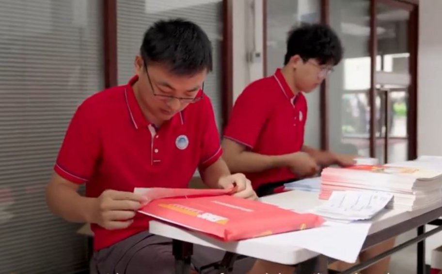 «Σαν σκηνή από ταινία»: Στην Κίνα στέλνουν επιστολές εισόδου στο πανεπιστήμιο με... drone - ΒΙΝΤΕΟ