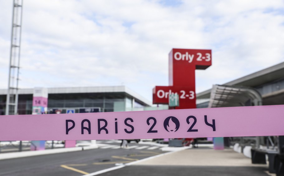 Politico: Ξεχειλίζει η οργή των Παριζιάνων για τα μέτρα ασφαλείας των Ολυμπιακών Αγώνων

