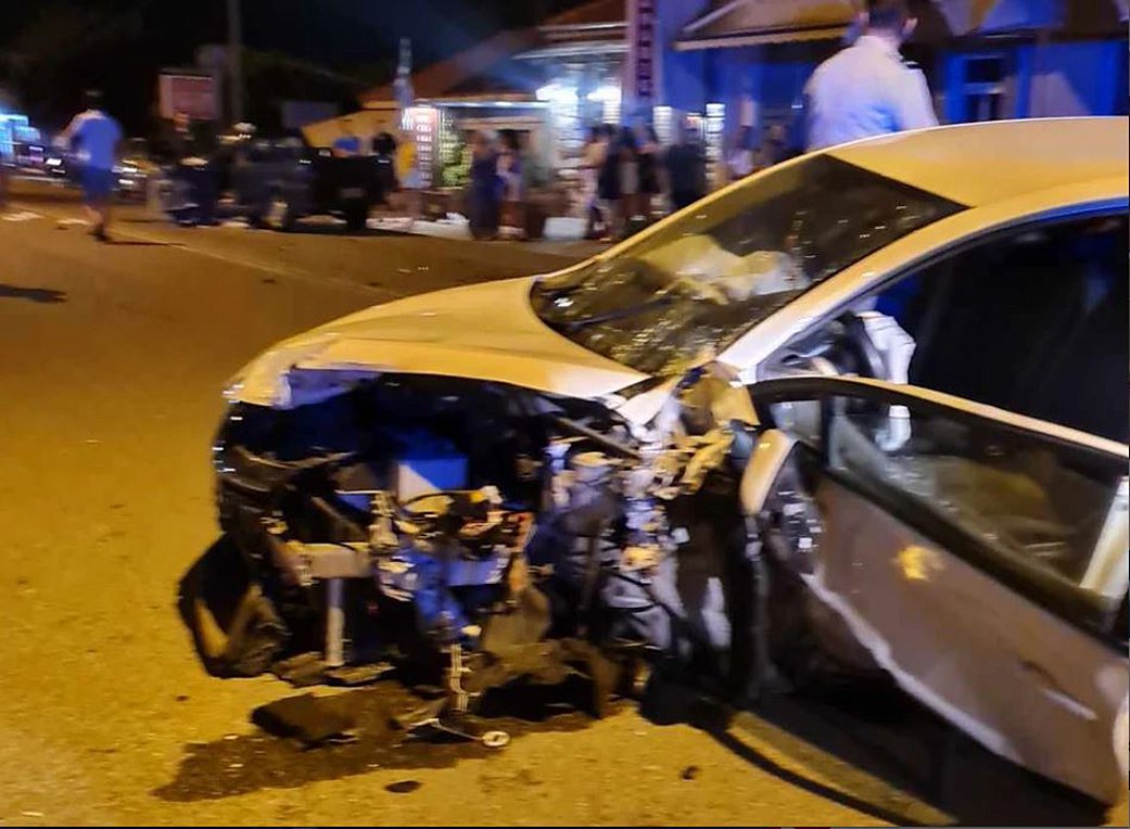 Καβάλα: Σοβαρό τροχαίο στον κεντρικό δρόμο της Νέας Καρβάλης – Δύο τραυματίες