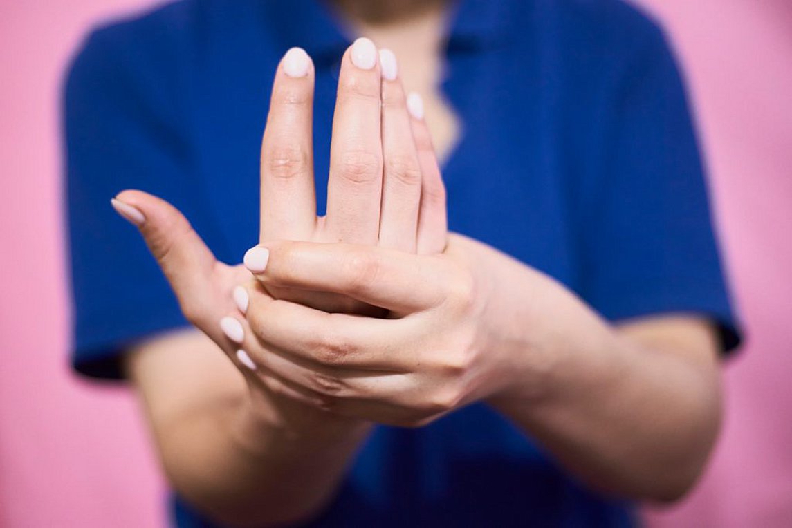 Ιδιοπαθής τρόμος: Τι είναι και πώς αντιμετωπίζεται