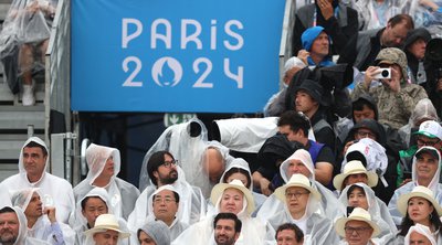 Ολυμπιακοί Αγώνες 2024: Η έντονη βροχόπτωση έχει οδηγήσει σε αποχωρήσεις θεατών από την Τελετή Έναρξης