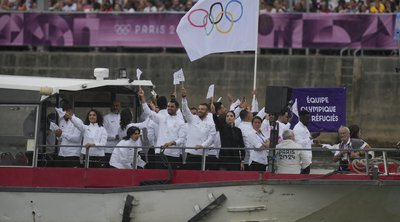 Ολυμπιακοί Αγώνες 2024: Καταχειροκροτήθηκε η αποστολή των προσφύγων
