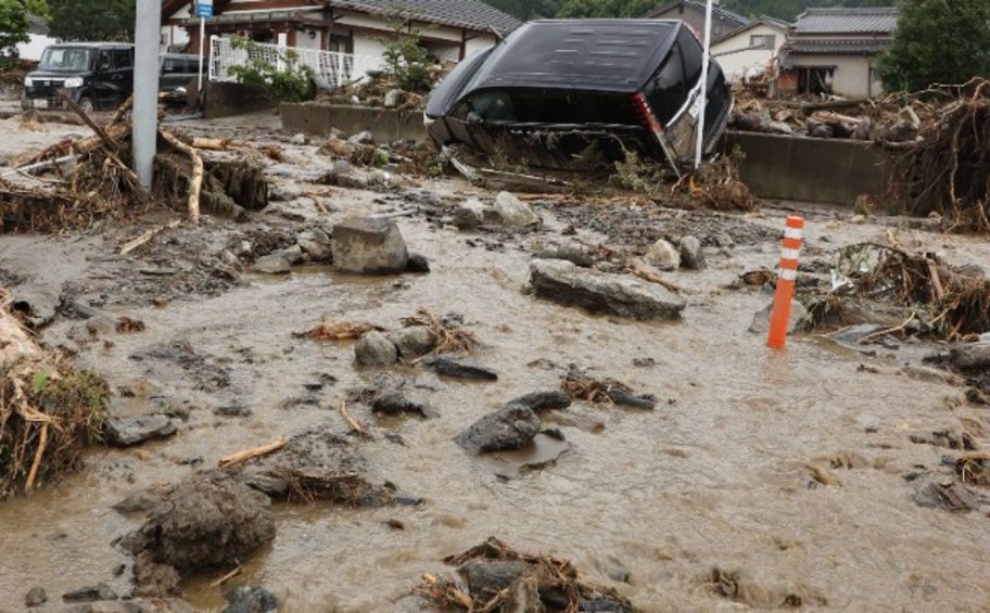 Ισχυρές βροχοπτώσεις στην Ιαπωνία: 3 άνθρωποι αγνοούνται, 4.000 απομακρύνθηκαν εσπευσμένα από τα σπίτια τους