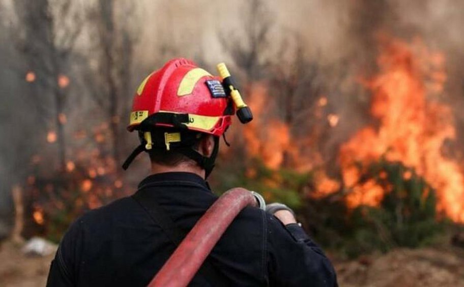 Πυρκαγιά σε δασική περιοχή στο Νέο Κουβαρά Αττικής – Ήχησε το «112»