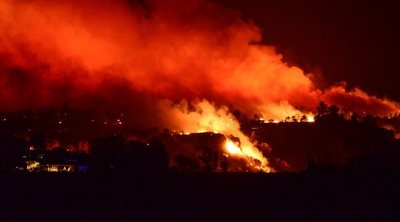 ΗΠΑ: Ανεξέλεγκτη μαίνεται μεγάλη δασική πυρκαγιά στην Καλιφόρνια - ΒΙΝΤΕΟ