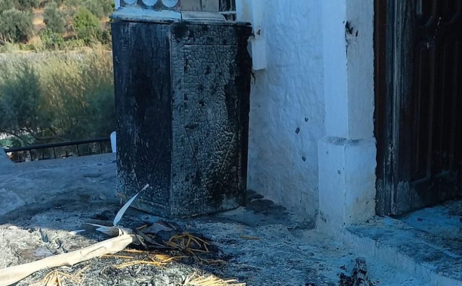Μυτιλήνη: Φωτιά στην εμβληματική Παναγιά τη γοργόνα στη Σκάλα Συκαμιάς