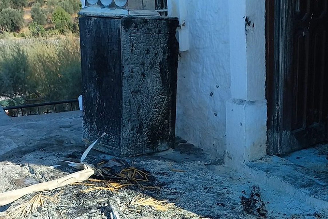 Μυτιλήνη: Φωτιά στην εμβληματική Παναγιά τη γοργόνα στη Σκάλα Συκαμιάς