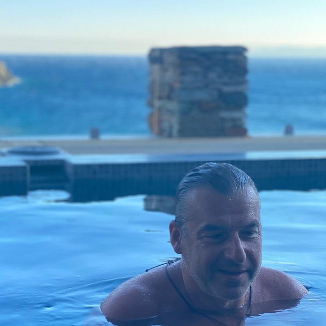 Γιώργος Λιάγκας: Ο απρόσμενος «επισκέπτης» στην πισίνα του στην Τήνο