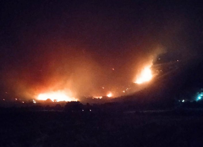 Ολονύχτια μάχη των πυροσβεστικών δυνάμεων στην πυρκαγιά της Εύβοιας - Βίντεο