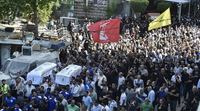 Λίβανος: Εκατοντάδες άνθρωποι στις κηδείες δύο παιδιών που σκοτώθηκαν από ισραηλινό πλήγμα κοντά στη Βηρυτό