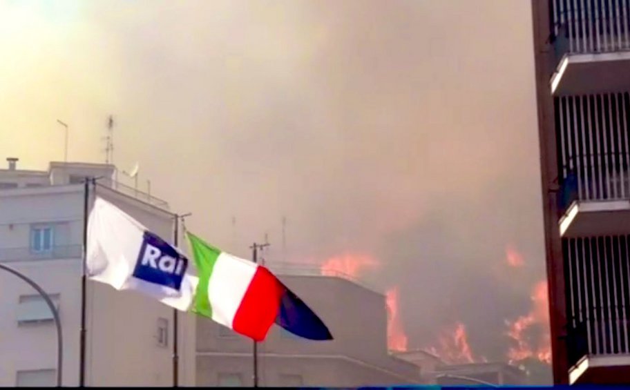 Ιταλία: Πυρκαγιά ξέσπασε κοντά σε στούντιο της Rai στη Ρώμη - BINTEO