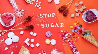 Πώς η μείωση της ζάχαρης «γυρίζει» το βιολογικό ρολόι πίσω και σας δείχνει νεότερες
