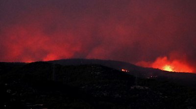 Ολονύχτια μάχη με τις φλόγες στην Εύβοια: Εκκενώθηκαν χωριά δημιουργήθηκαν αντιπυρικές ζώνες