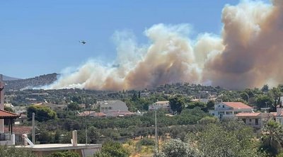 Σε ύφεση η πυρκαγιά στην Αγία Μαρίνα Κορωπίου 