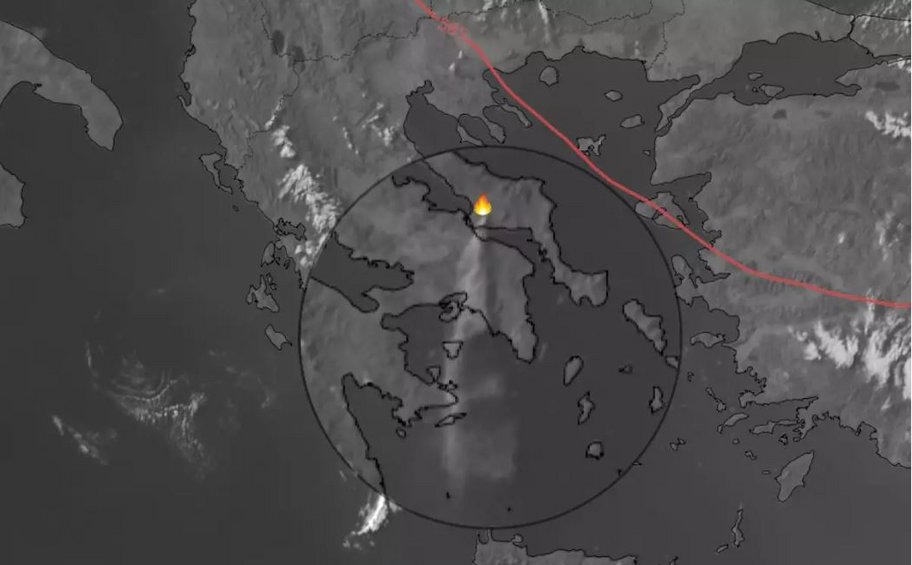 Φωτιά στην Εύβοια: Ο καπνός έφτασε μέχρι το Μυρτώο πέλαγος - Δορυφορική εικόνα