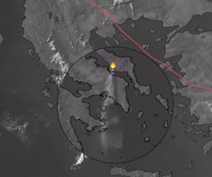 Φωτιά στην Εύβοια: Ο καπνός έφτασε μέχρι το Μυρτώο πέλαγος - Δορυφορική εικόνα