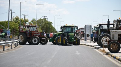 Λάρισα: Στους δρόμους με τα τρακτέρ οι αγρότες για τις αποζημιώσεις - ΒΙΝΤΕΟ