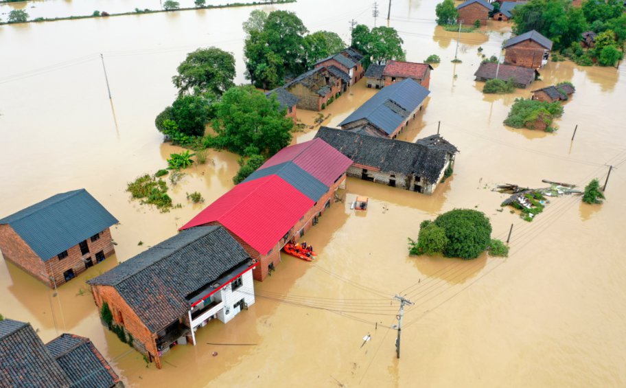 Κίνα: Τουλάχιστον 30 νεκροί από καταρρακτώδεις βροχές - ΕΙΚΟΝΕΣ