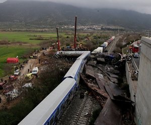 Τέμπη: Οργισμένοι οι συγγενείς των θυμάτων για την αποφυλάκιση του σταθμάρχη 