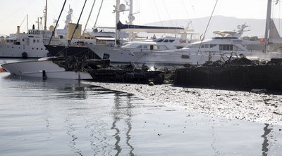 Μαρίνα Ζέας: Εικόνες καταστροφής από την πυρκαγιά - Βυθίστηκαν τρία σκάφη - ΒΙΝΤΕΟ