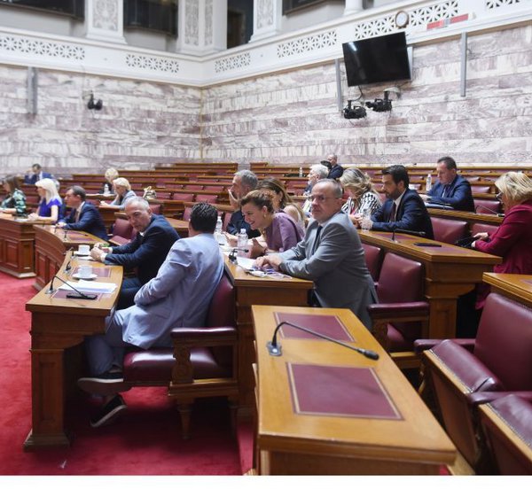 LIVE: Σε εξέλιξη η έκτακτη συνεδρίαση της Επιτροπής Θεσμών και Διαφάνειας της Βουλής για τις παρακολουθήσεις
