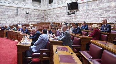 LIVE: Σε εξέλιξη η έκτακτη συνεδρίαση της Επιτροπής Θεσμών και Διαφάνειας της Βουλής για τις παρακολουθήσεις
