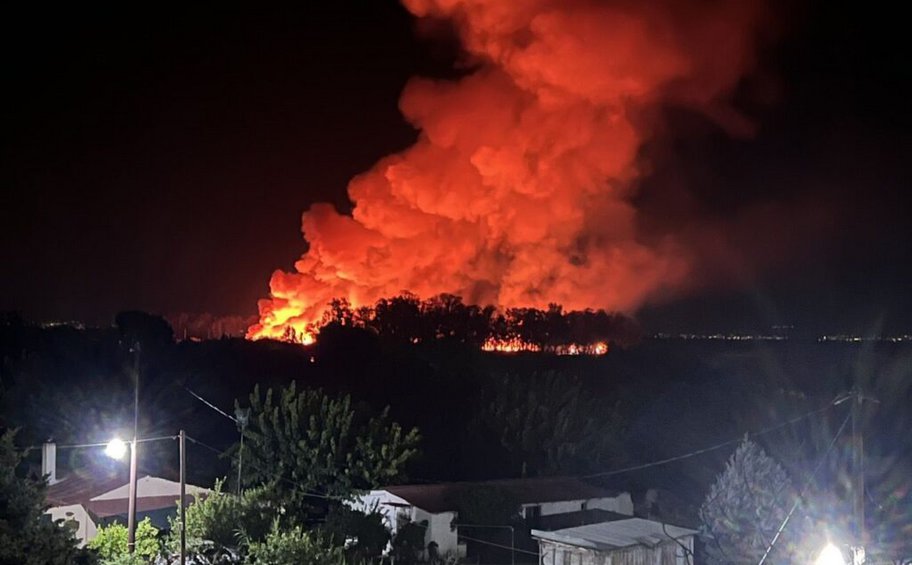 Μεσολόγγι: Πυρκαγιά κοντά σε οικισμό Ρομά - ΕΙΚΟΝΕΣ