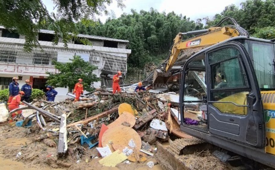 Κίνα: Τουλάχιστον δύο άνθρωποι έχασαν τη ζωή τους από κατολισθήσεις 