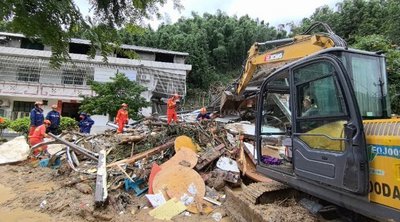 Κίνα: Τουλάχιστον δύο άνθρωποι έχασαν τη ζωή τους από κατολισθήσεις 