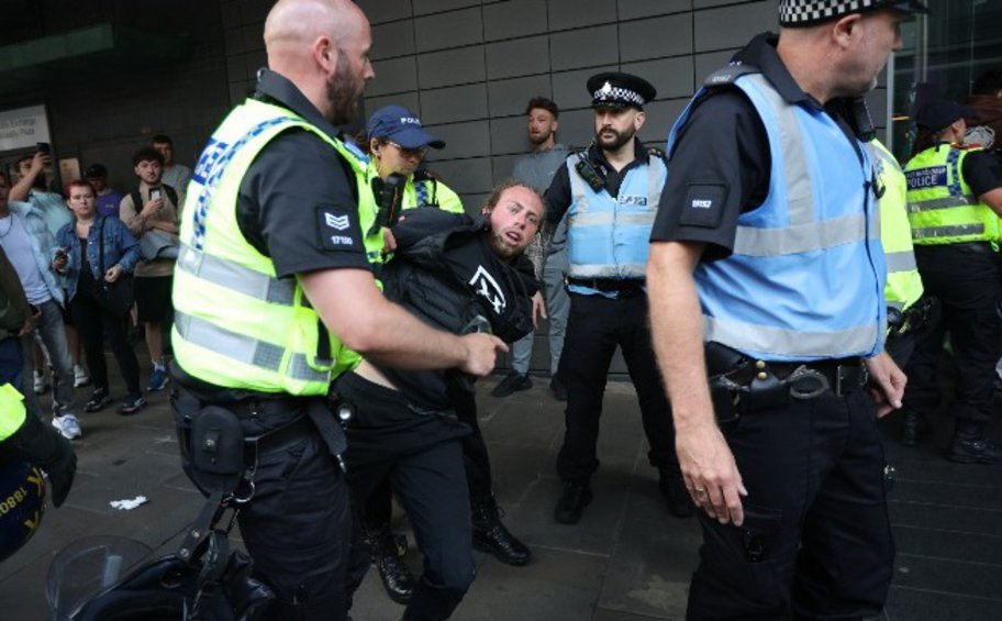 Βρετανία: Ενισχύονται τα μέτρα ασφάλειας μετά από τις νυχτερινές ταραχές στο Σάντερλαντ 
