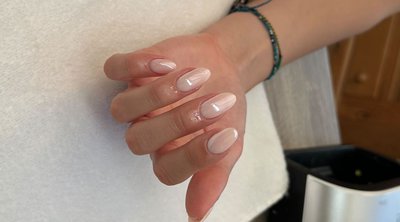 Glass Nails: Μετά τα glazed νύχια, αυτό το μανικιούρ πλέον είναι η επιτομή της διακριτικής πολυτέλειας