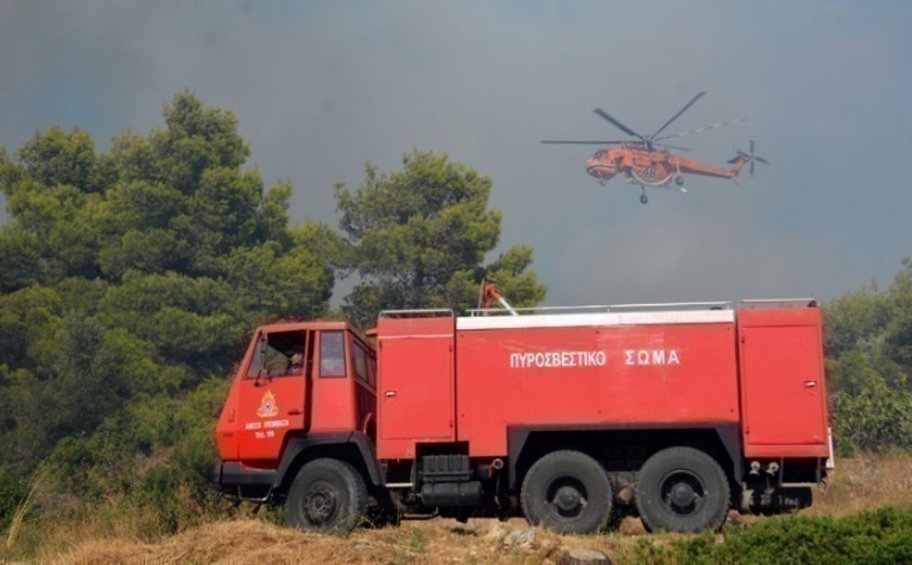 Συνεχίζονται οι προσπάθειες για την κατάσβεση πυρκαγιάς στη Νέα Σάντα Ροδόπης