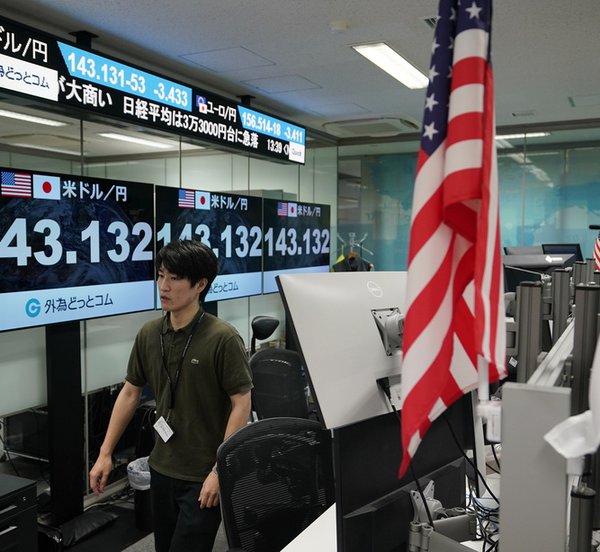 Πτώση του Nikkei κατά 12,4% στο κλείσιμο - Η μεγαλύτερη σε μονάδες στην ιστορία του δείκτη
