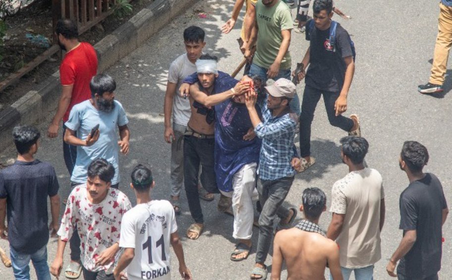 Χάος στο Μπανγκλαντές: Τουλάχιστον 300 νεκροί - ΟΗΕ: Η σοκαριστική βία πρέπει να σταματήσει - ΒΙΝΤΕΟ