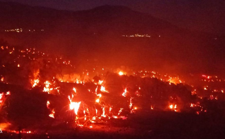 Σε εξέλιξη η φωτιά στο Ρέθυμνο