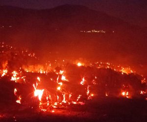 Σε εξέλιξη η φωτιά στο Ρέθυμνο