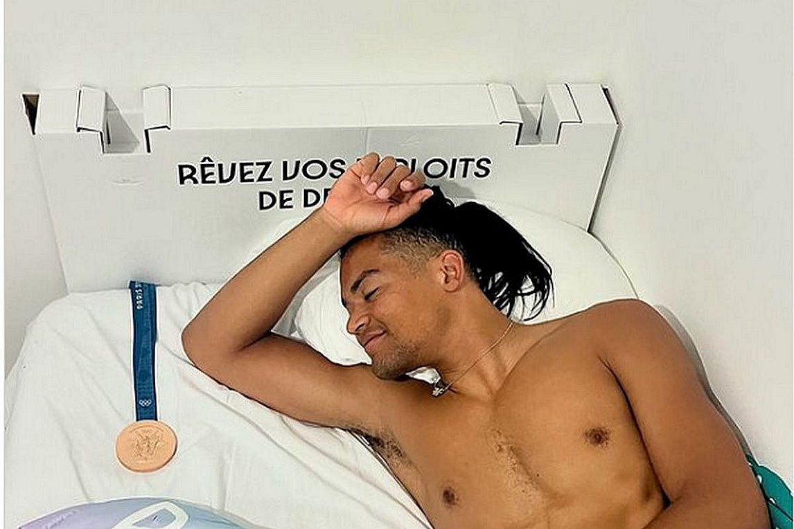 «Καλημέρα μωρό μου…» – Η ανάρτηση του Καραλή με το ολυμπιακό μετάλλιο στο κρεβάτι