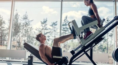 Squat ή leg press; Ποια άσκηση είναι καλύτερη για να «χτίσετε» δυνατά, γραμμωμένα πόδια;