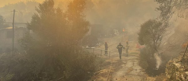 Ρέθυμνο: Ανεξέλεγκτο το πύρινο μέτωπο – Συνεχείς οι εκκενώσεις οικισμών
